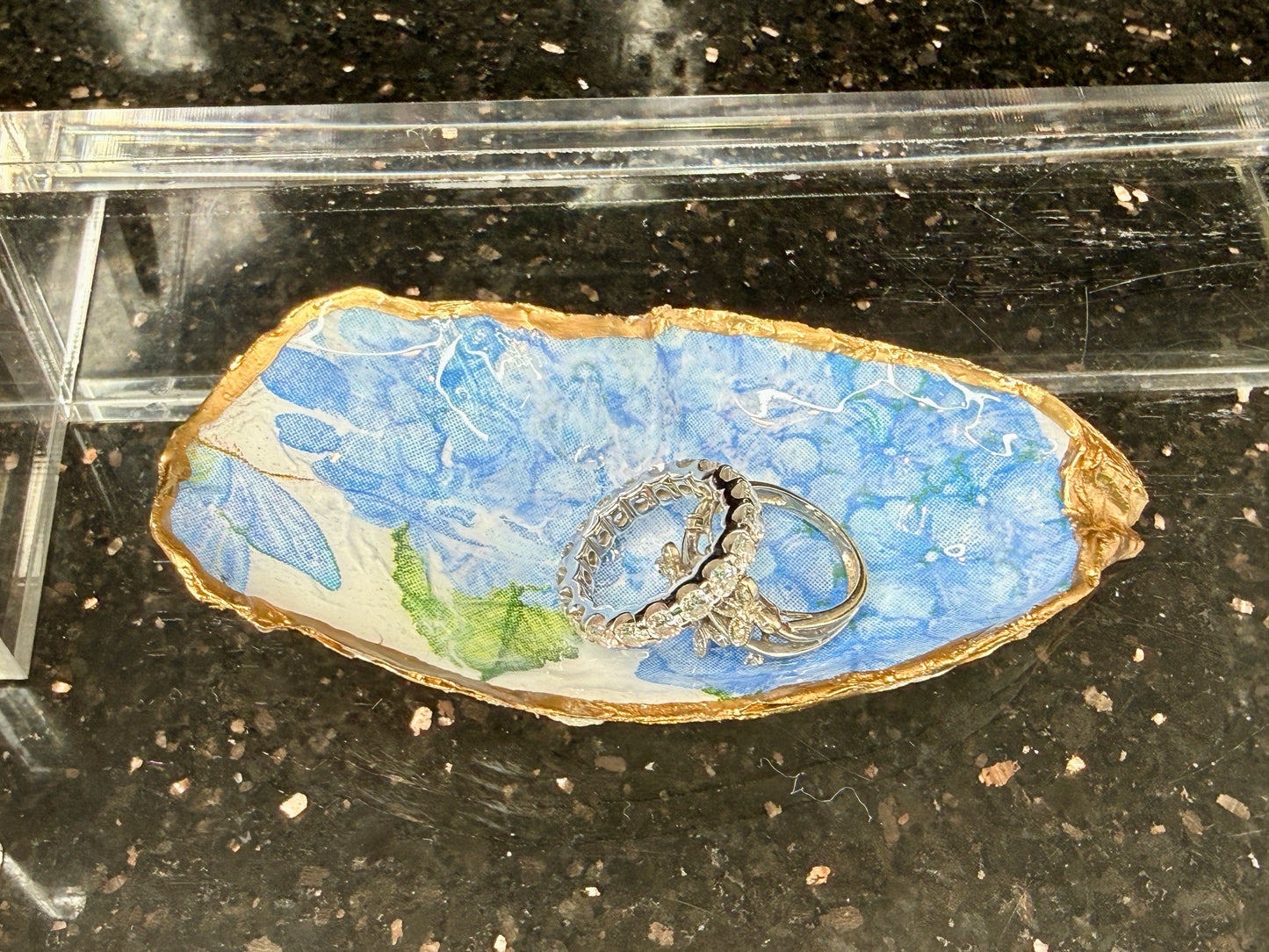 Hydrangea Oyster Shell Ring Dish